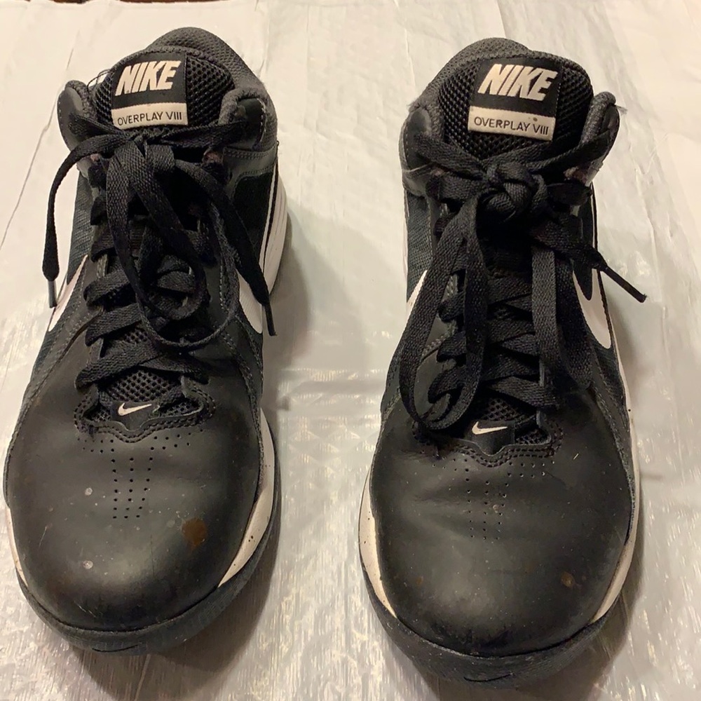 Nike Overplay VIII shoes. Size 9.5.